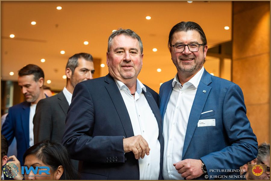 Tino Barth (rechts) im Gespräch bei einem Empfang, November 2025